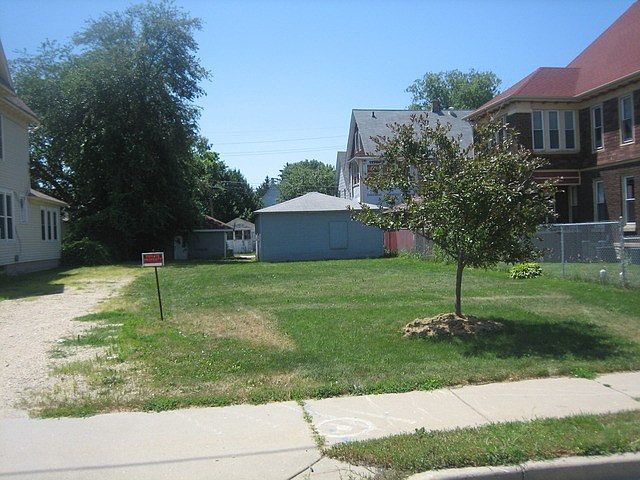 1st image of 808 E Lincoln Hwy