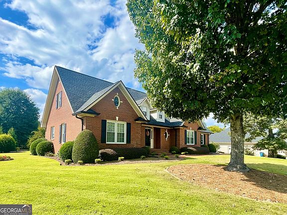 3rd image of 106 Etowah Dr SE