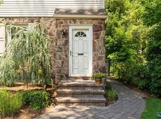 117 Surrey Ln, Tenafly, NJ 07670