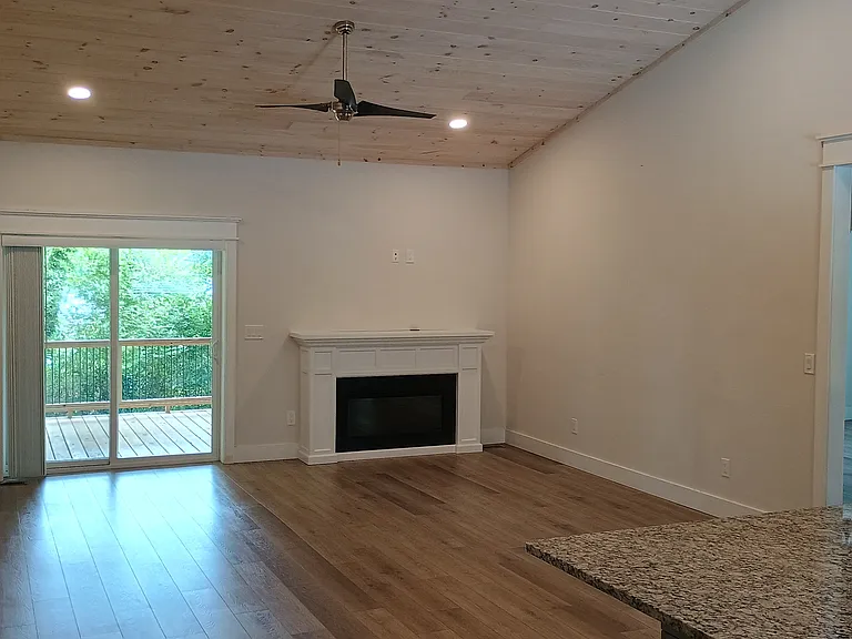 156 Hospital Cir — Photo 2