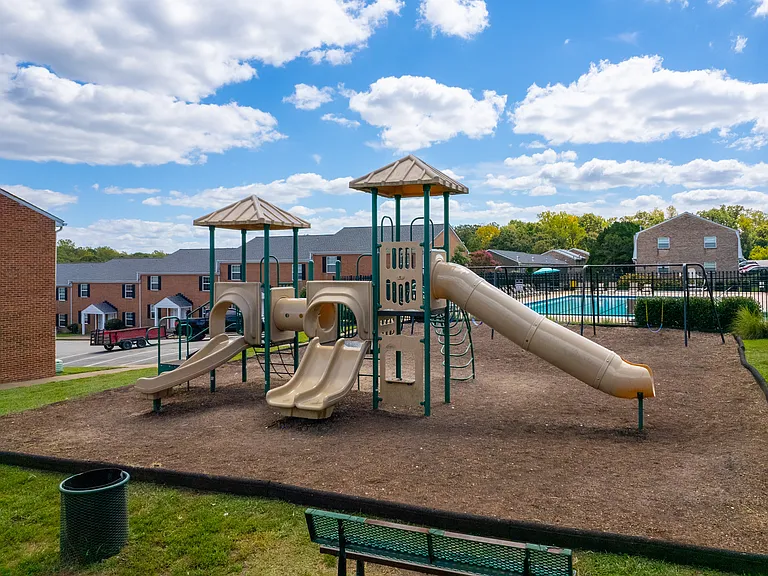 Meadowbrook Apartments — Photo 23