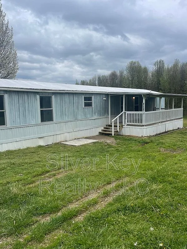 3 bed, 2.0 bath, $1,095 — Photo 1