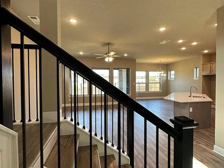 2525 Four Roses Dr — Photo 8