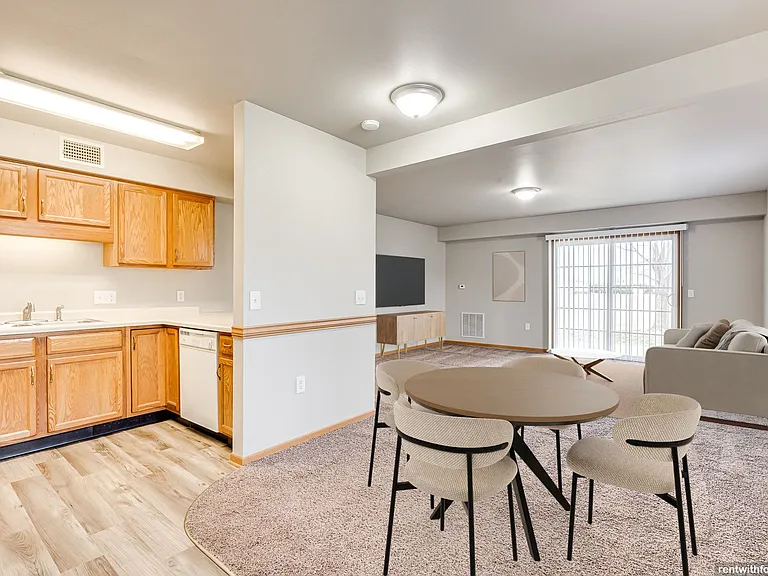 1605 Melissa Ln — Photo 3