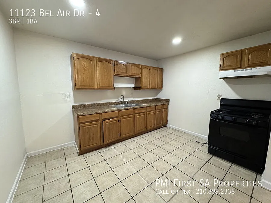 Fourplex 3 bedroom unit is ready to move in in Castle Hill. — Photo 2