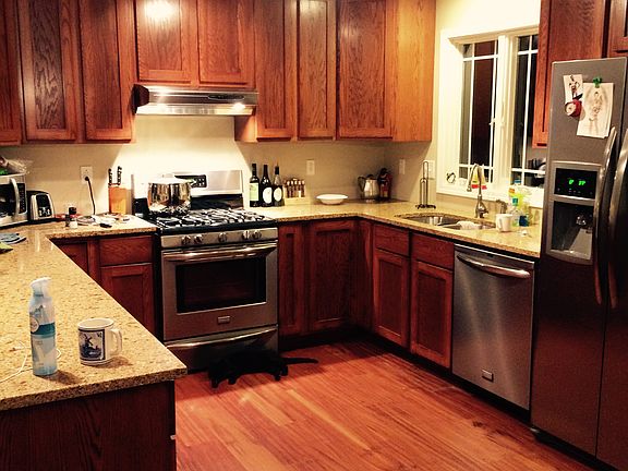 Kitchen, quartz countertops