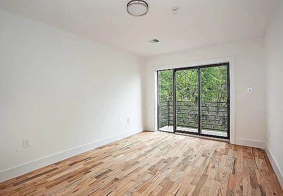 3rd image of 199 Chauncey St APT 2R