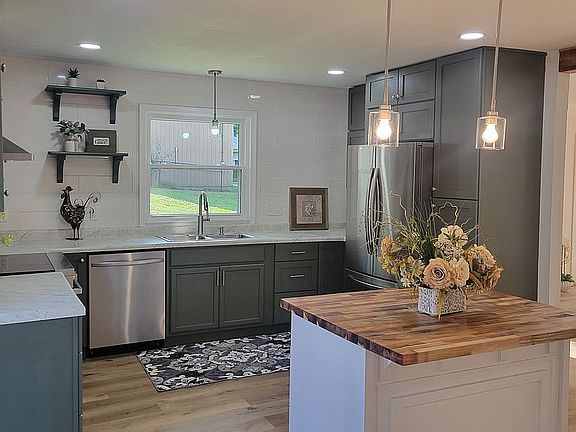 3rd image of 4577 Pine Dr
