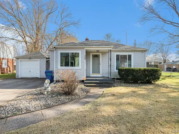 236 Helmar Ct, Benton Harbor, MI 49022