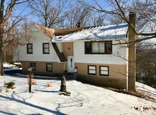 560 Grandview Dr, Highland Lakes, NJ 07422