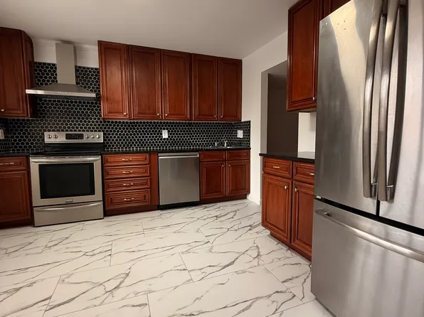 16 Gloucester Ct, Reisterstown, MD 21136