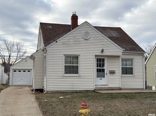 1324 W Circle Rd, Peoria, IL 61604