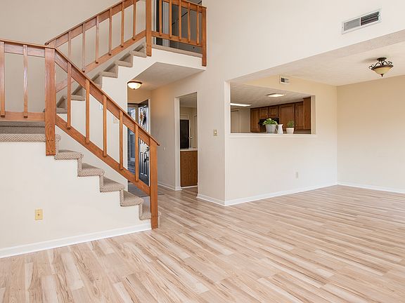 3rd image of 9433 Wimbledon Ct