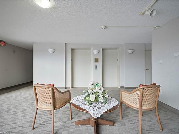 4th image of 1414 King St E #302