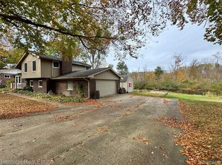 5021 Paula Ave, Clarkston, MI