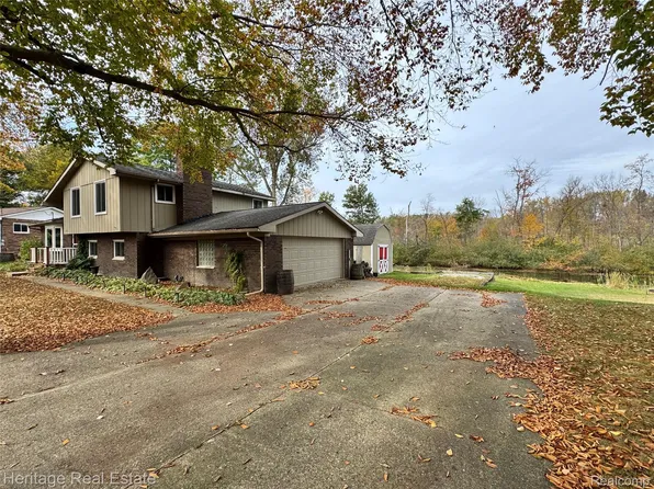 5021 Paula Ave, Clarkston, MI 48346