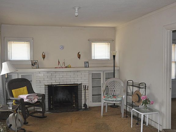 2nd image of 843 Jackson St