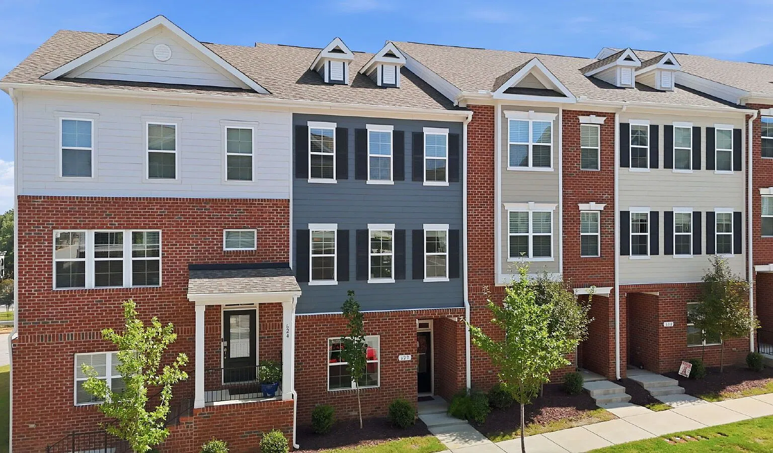 3 bed, 3.5 bath, 2312 sqft, $2,095 — Photo 2
