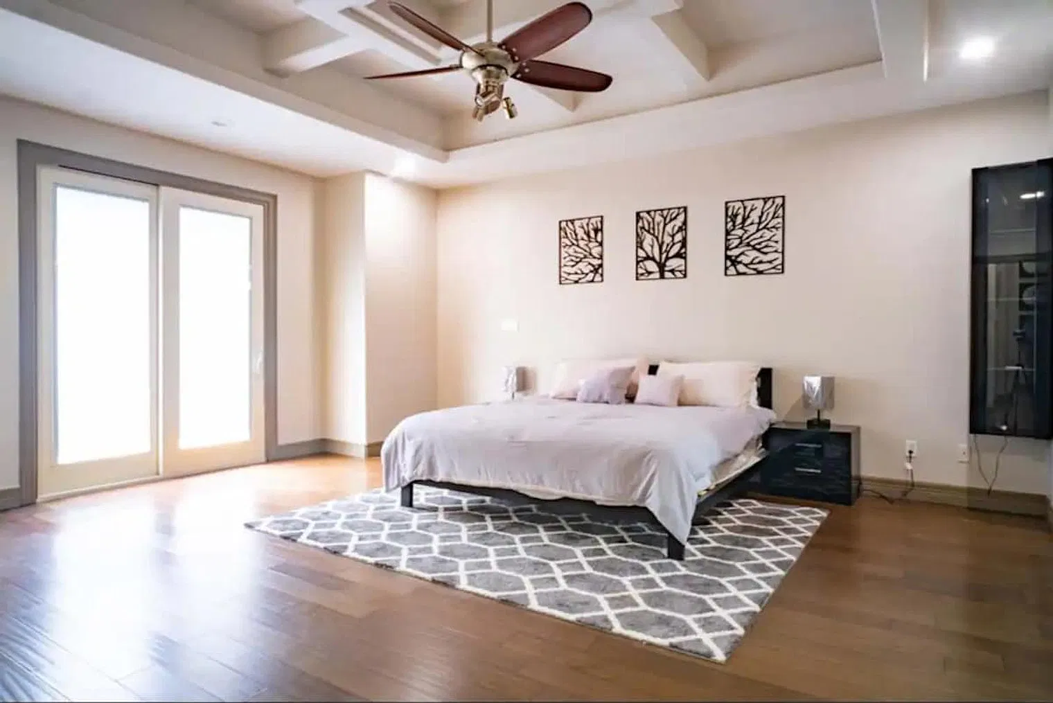 4 bed, 4.0 bath, $8,553 — Photo 3