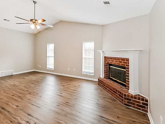4th image of 1653 Saddle Ln