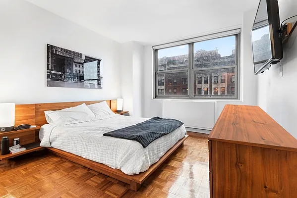 Rented by Coldwell Banker Warburg | media 10