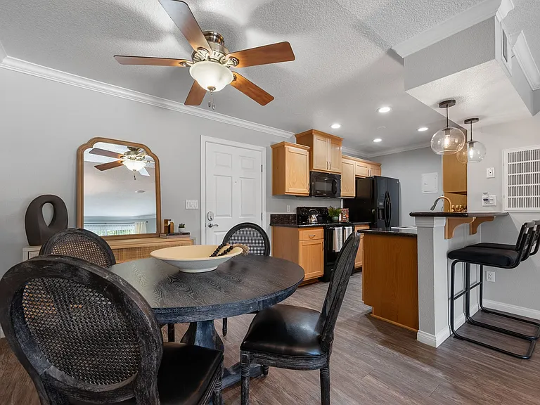 Beachwood Apartments — Photo 13