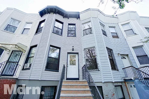 Rented by Mdrn Residential | media 8