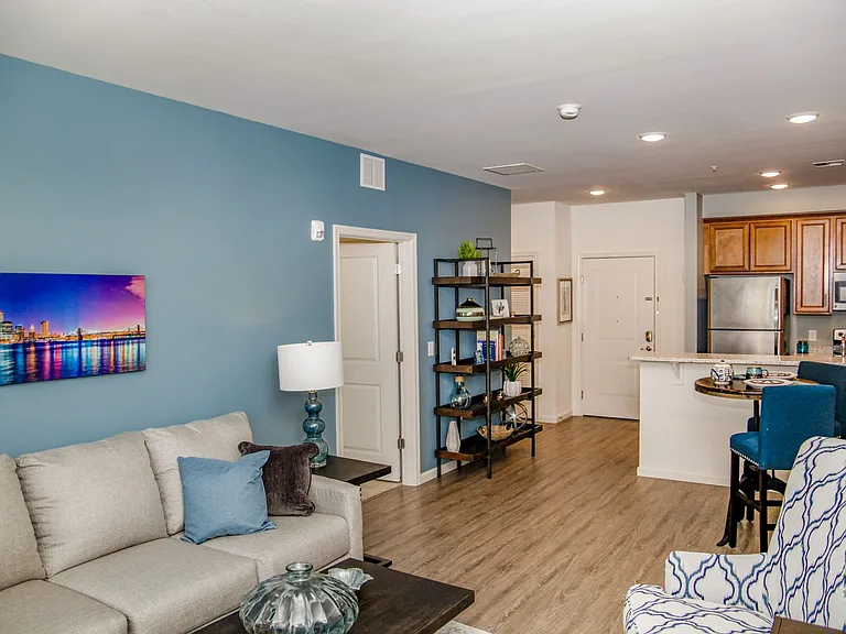 12 S Maple Ave — Photo 3