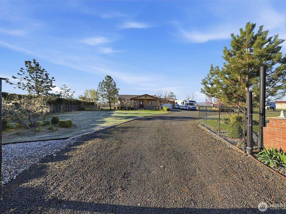 1st image of 237 Reeds Road