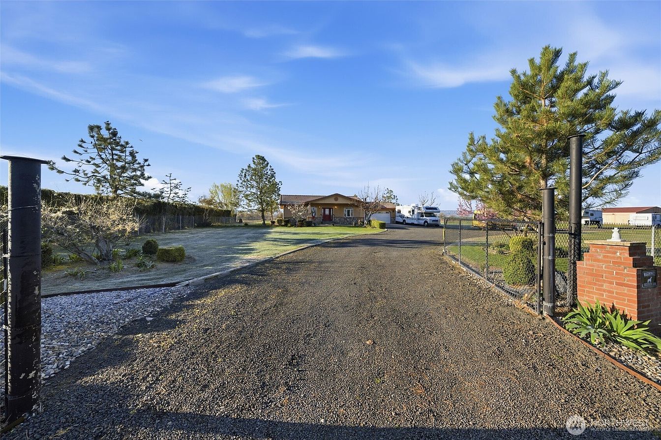 1st image of 237 Reeds Road