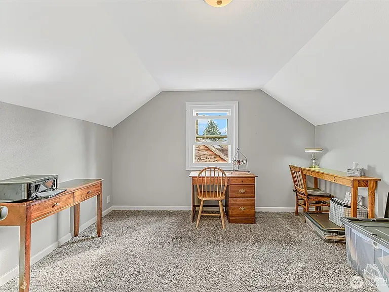 116 NE James St — Photo 22