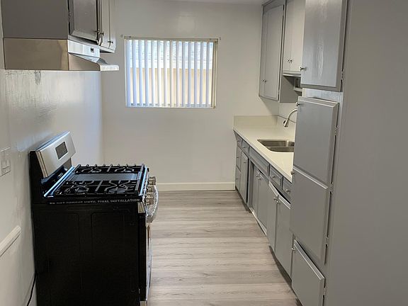 5th image of 139 N Oxford Ave #7