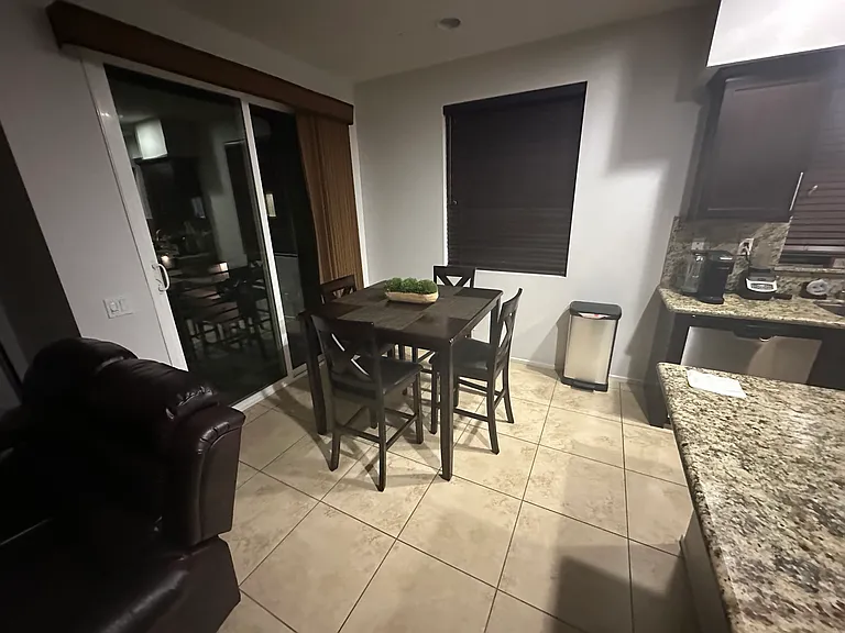 315 Royal Gln — Photo 3