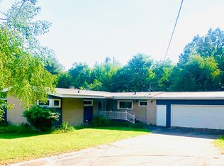 135 S Vandenboom Rd, Marquette, MI 49855