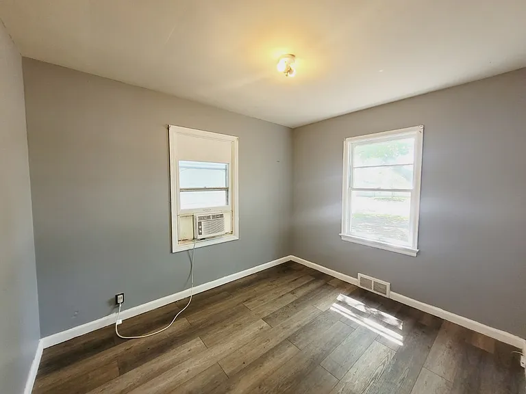 817 S Vine St — Photo 9