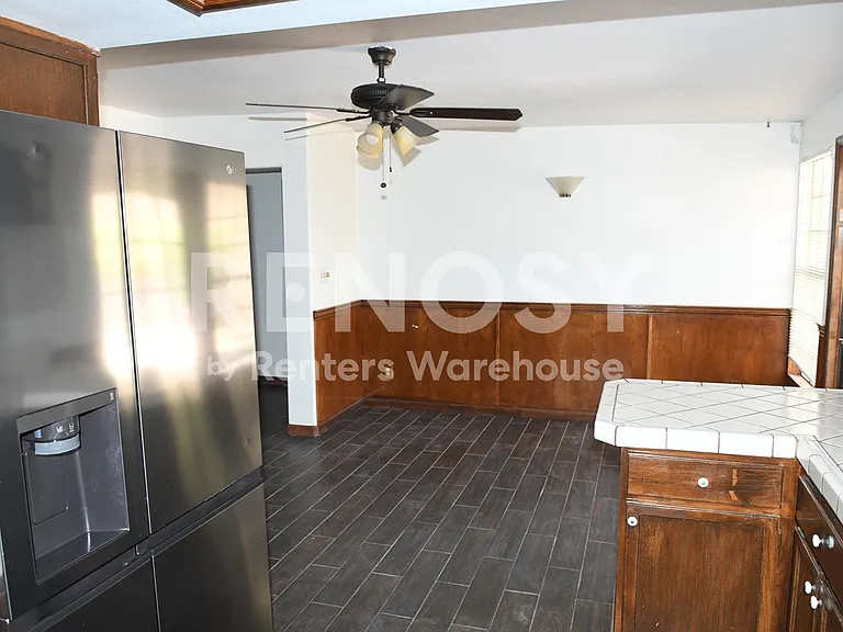 325 W Highland Ave — Photo 26
