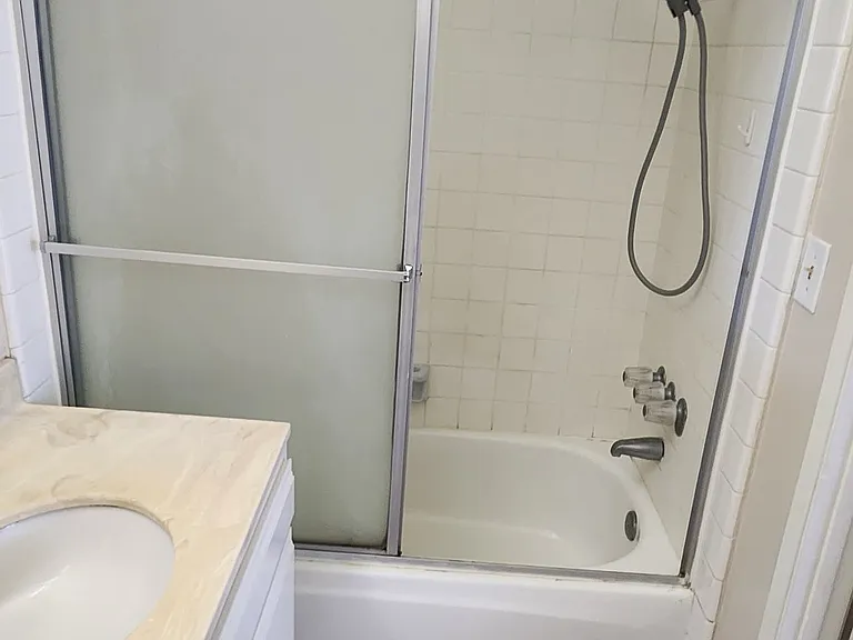 7211 Cozycroft Ave #68 — Photo 26