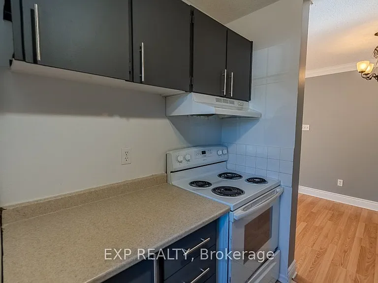 37 Forester Cres — Photo 11
