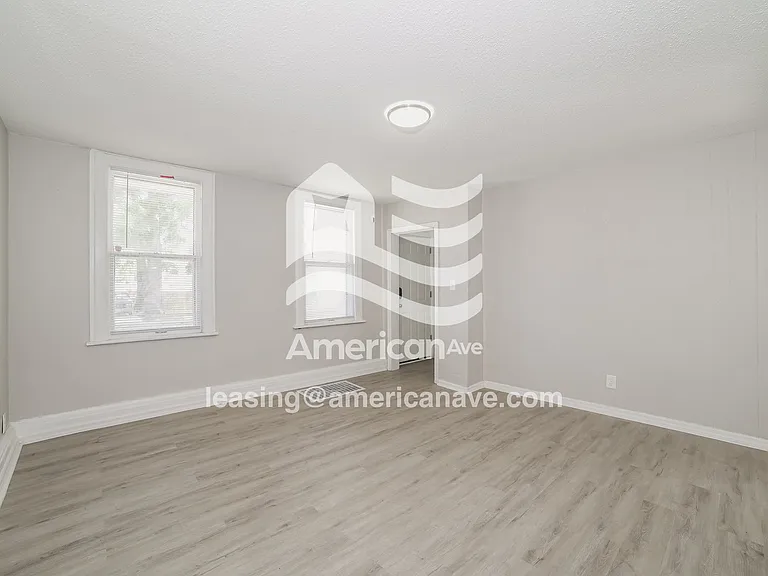 1346879_003_living_room_12851683.jpg