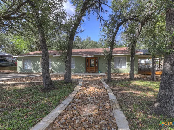 767 Valley Oaks Dr, Canyon Lake, TX 78133