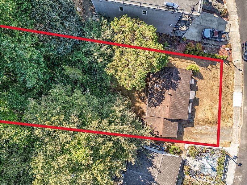 2nd image of 406 Windsor Way NE