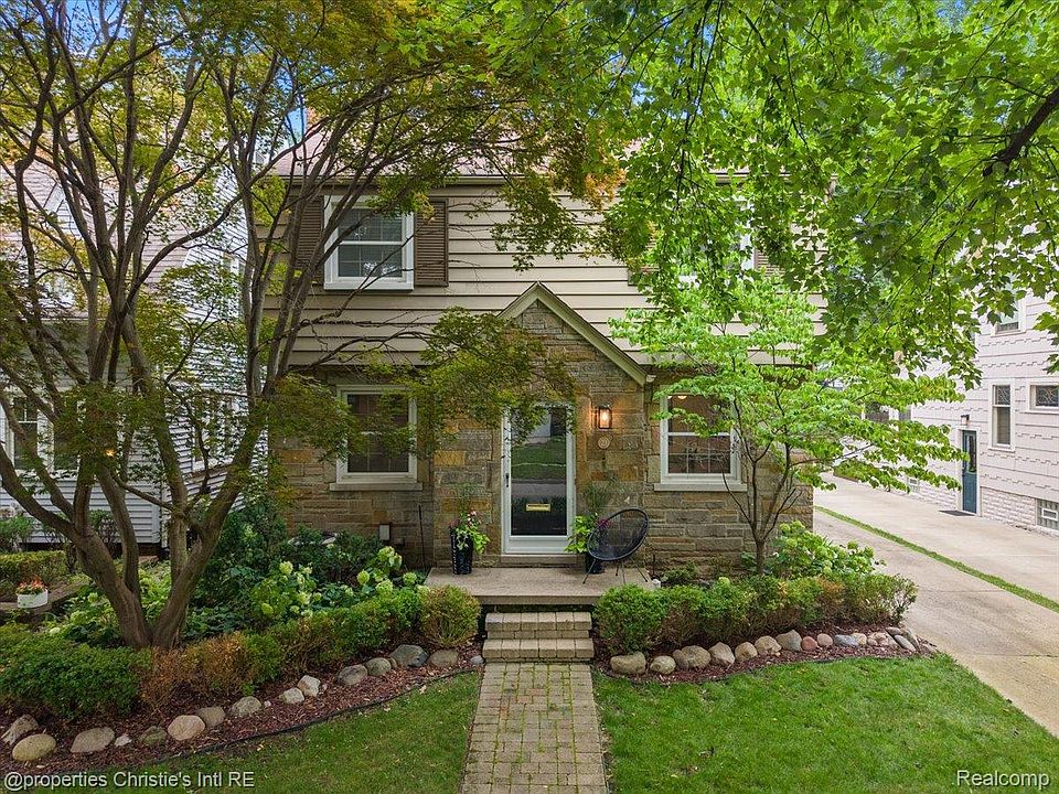 1st image of 23 Amherst Rd