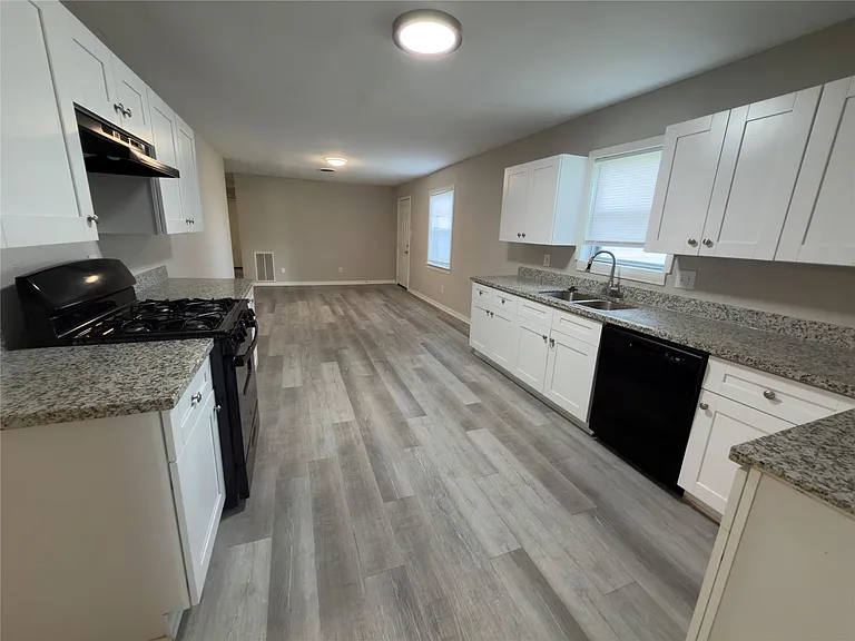 819 W Kyle Rd — Photo 17