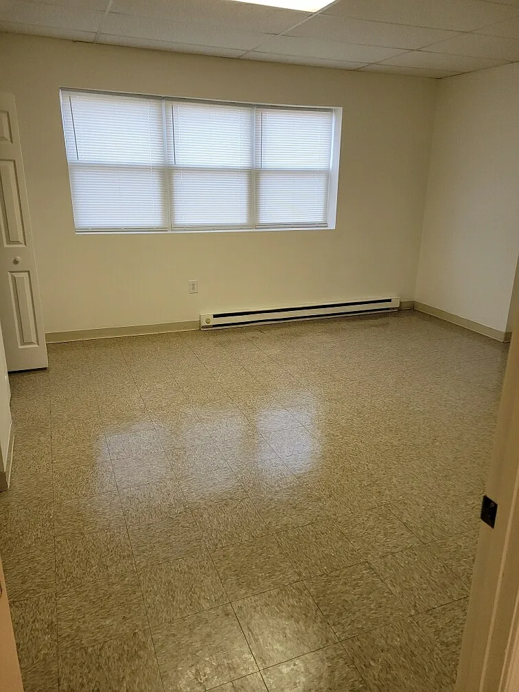 130 Kurtz Ave — Photo 4