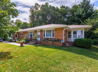 909 W 8th St, Muscatine, IA 52761