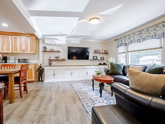 2nd image of 25 R Derryfield Road