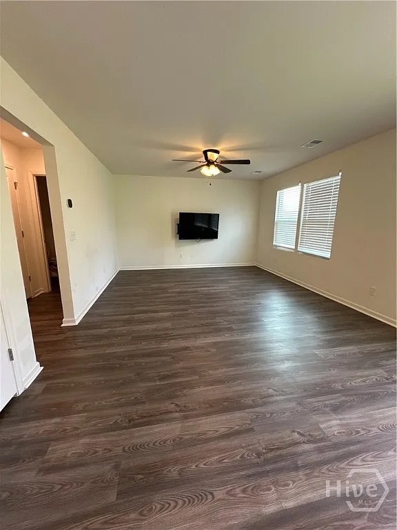 4 bed, 2.5 bath, 2070 sqft, $2,400 — Photo 2
