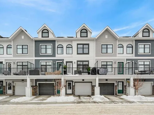 233 Les Jardins Park SE, Calgary, AB T2C 5V3