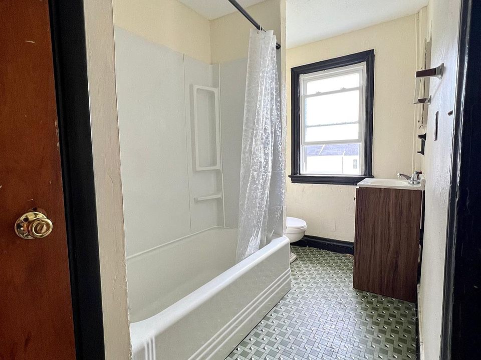 2nd image of 645 Hudson Ave #2R