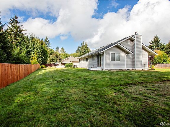 3rd image of 141 SE Currie Way